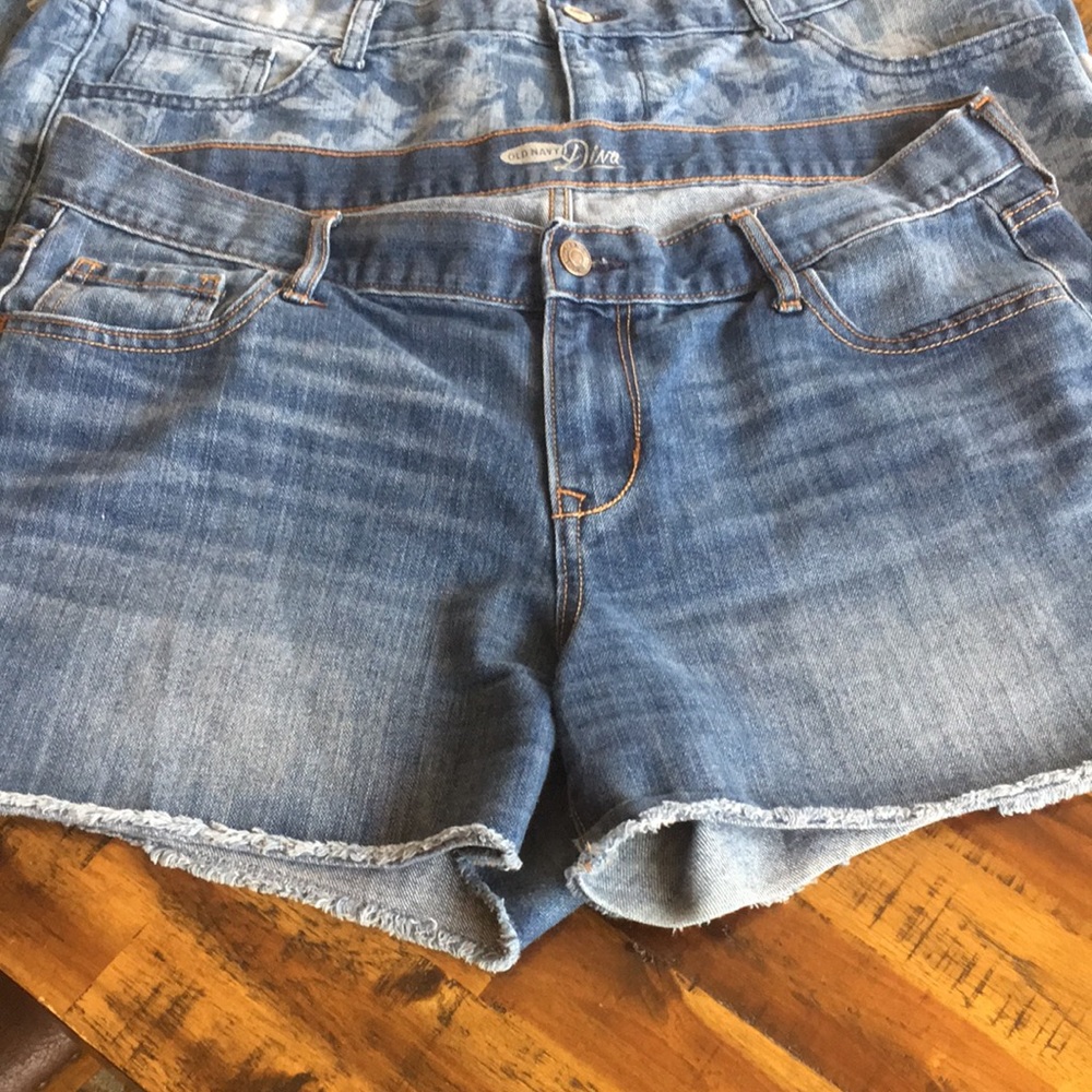 THREE PAIR OF OLD NAVY JEAN SHORTS 🩳 - Picture 2 of 13